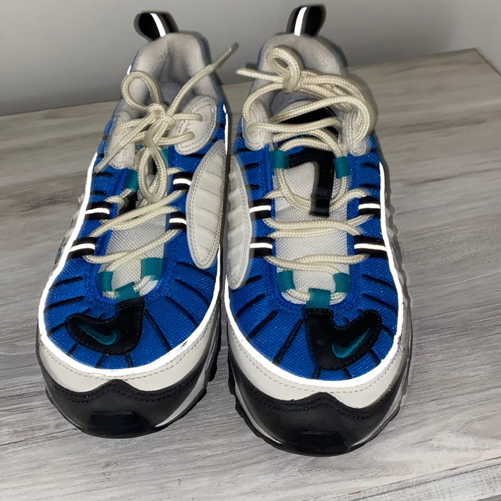 Nike air maxes